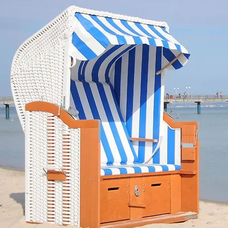 Prora - Mit Strandkorb Am - Horizont Binz